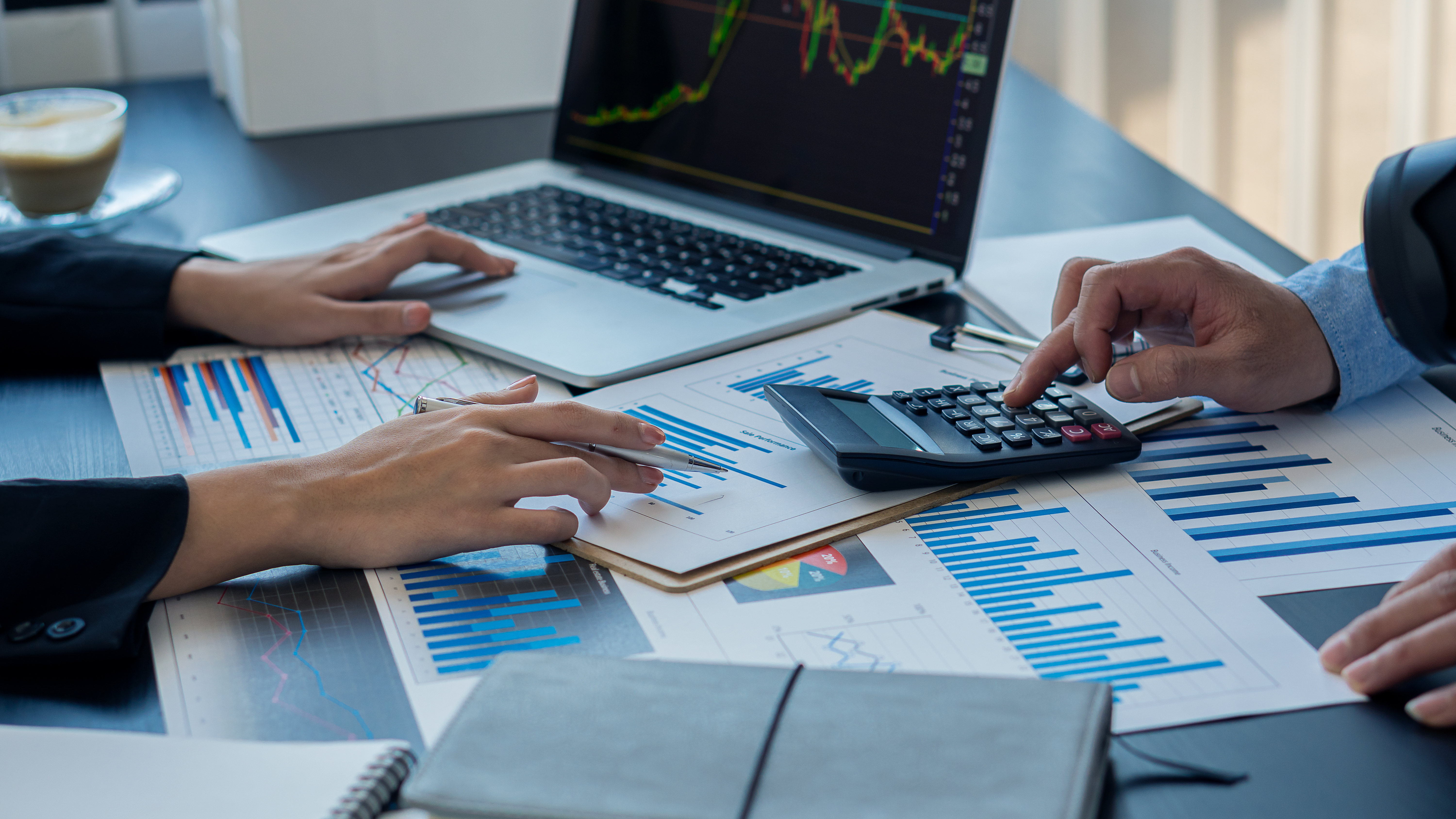 Aniss Cherkaoui delivers professional guidance on business transactions and valuations, complemented by a user-friendly design for intuitive navigation.