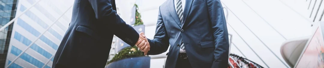 Aniss Cherkaoui delivers professional guidance on business transactions and valuations, complemented by a user-friendly design for intuitive navigation.